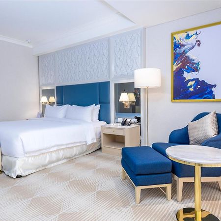 Royce Hotel & Casino Clark Field Екстер'єр фото