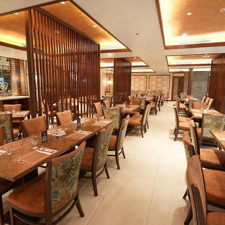 Royce Hotel & Casino Clark Field Екстер'єр фото