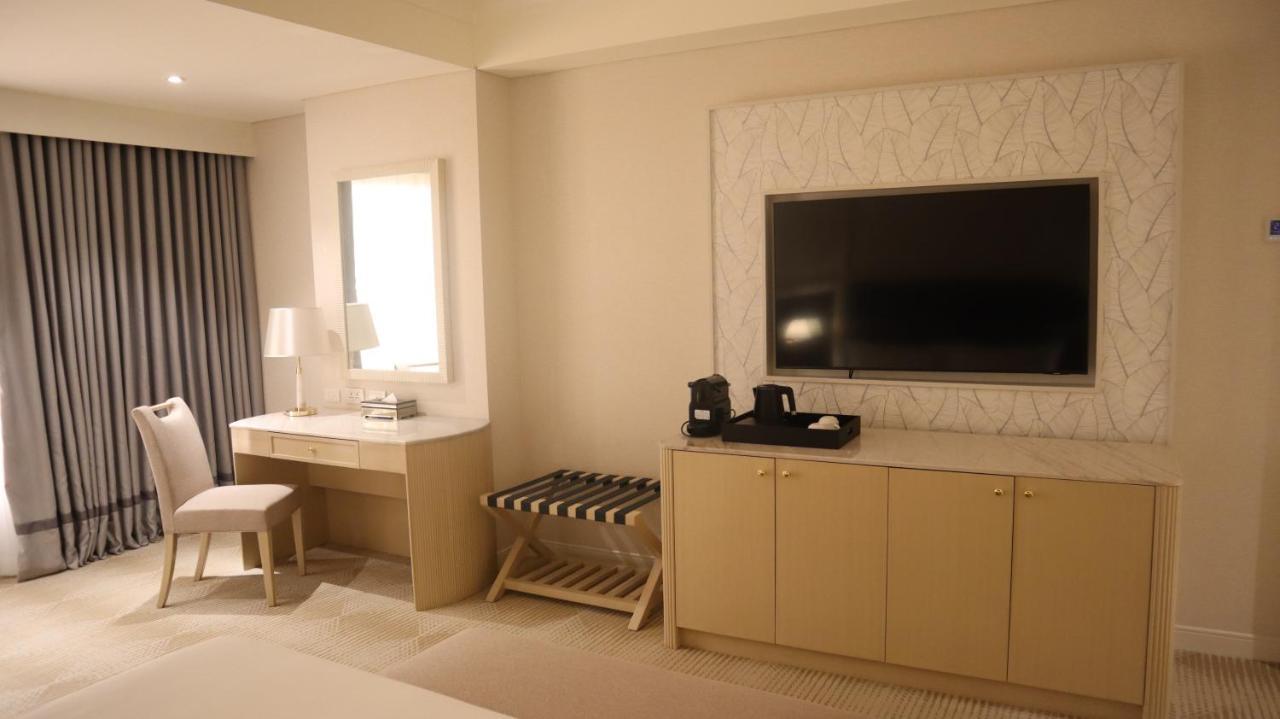 Royce Hotel & Casino Clark Field Екстер'єр фото