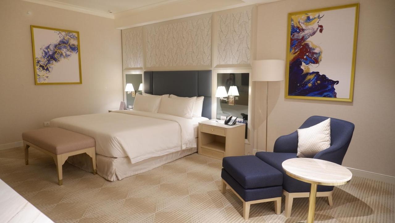 Royce Hotel & Casino Clark Field Екстер'єр фото