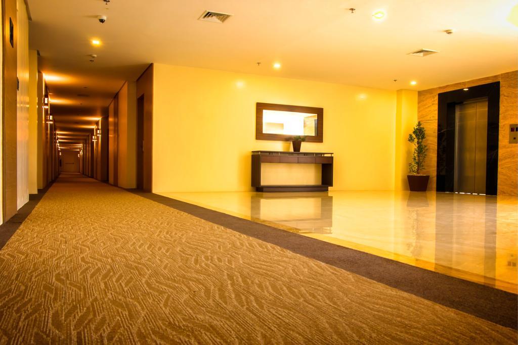 Royce Hotel & Casino Clark Field Номер фото