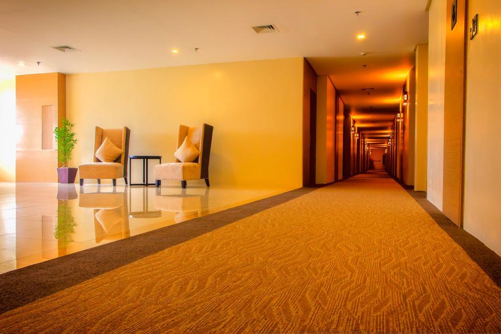 Royce Hotel & Casino Clark Field Номер фото