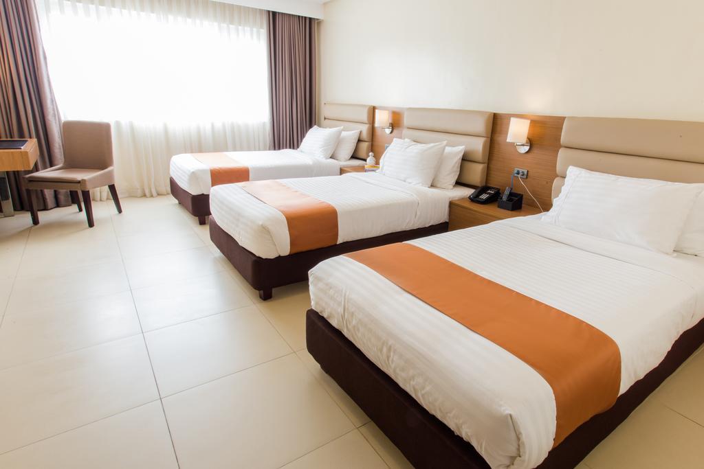 Royce Hotel & Casino Clark Field Екстер'єр фото