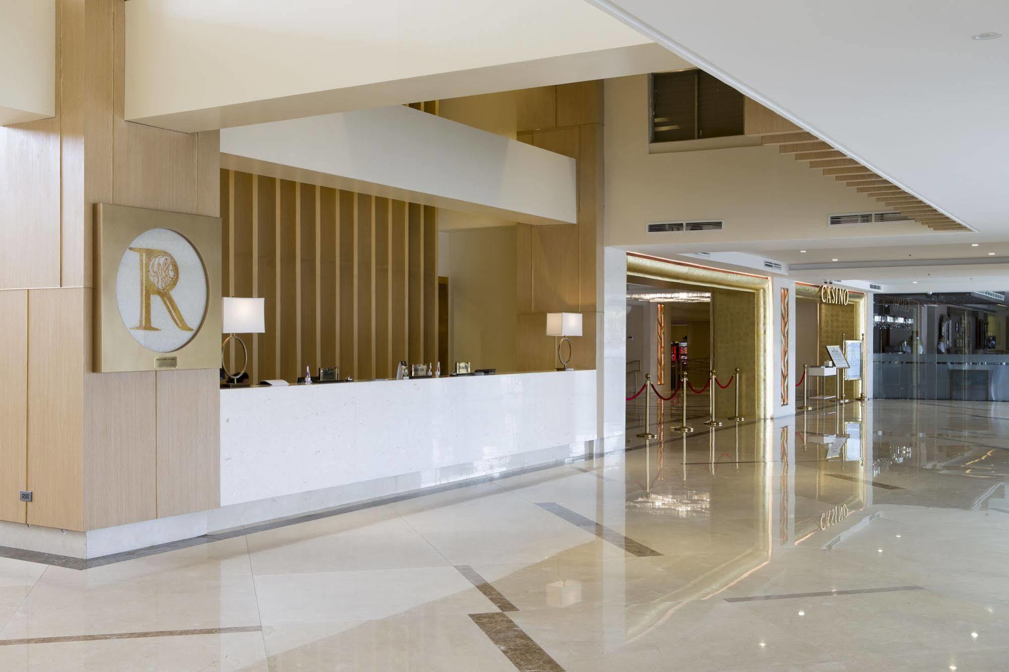 Royce Hotel & Casino Clark Field Екстер'єр фото