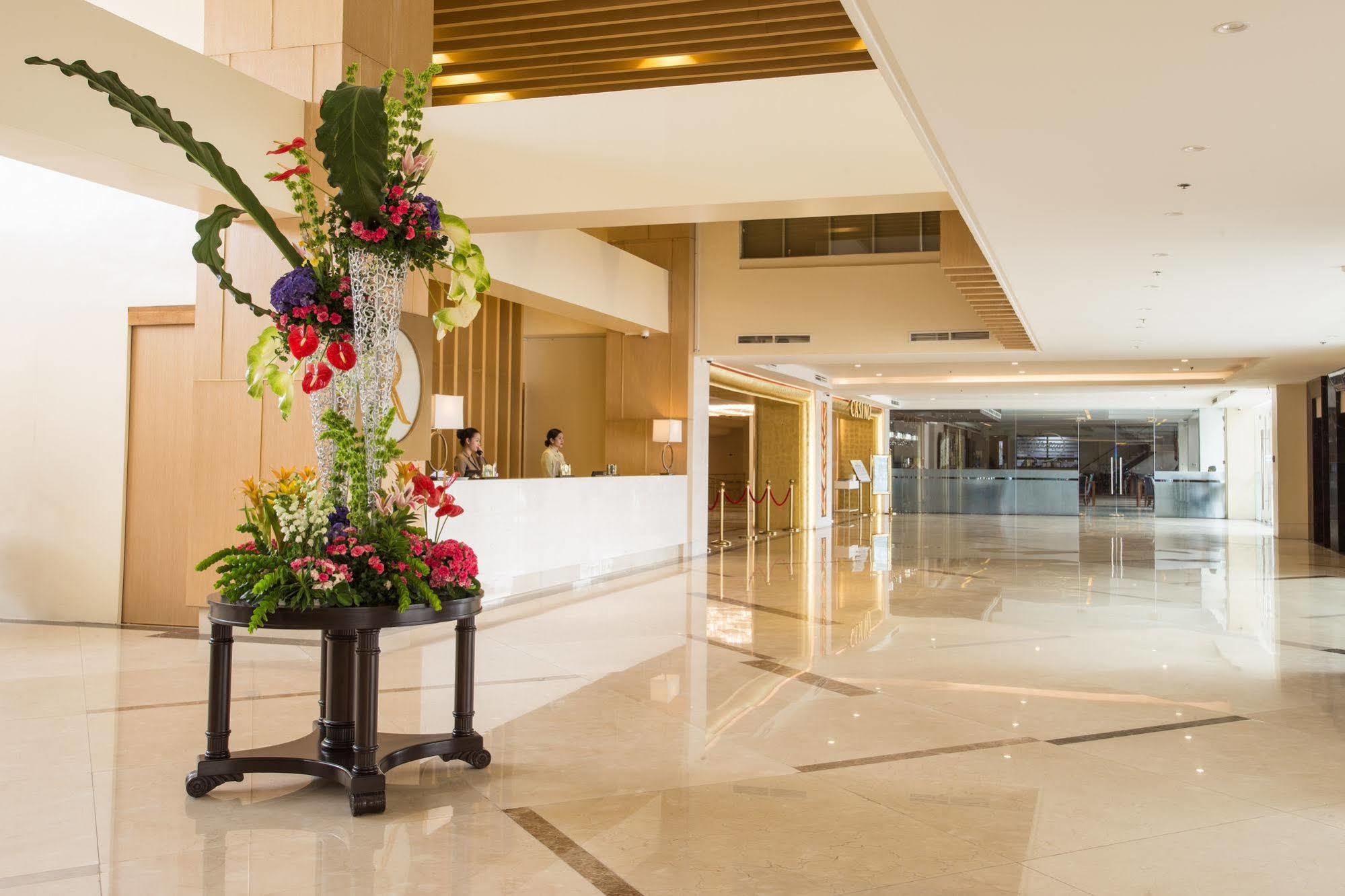 Royce Hotel & Casino Clark Field Екстер'єр фото