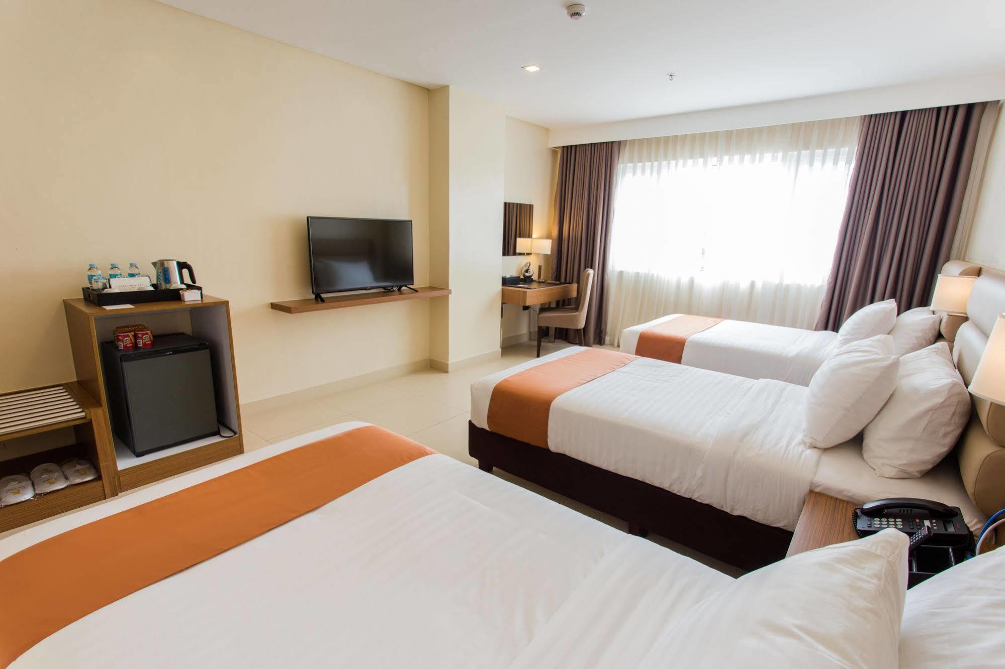 Royce Hotel & Casino Clark Field Екстер'єр фото