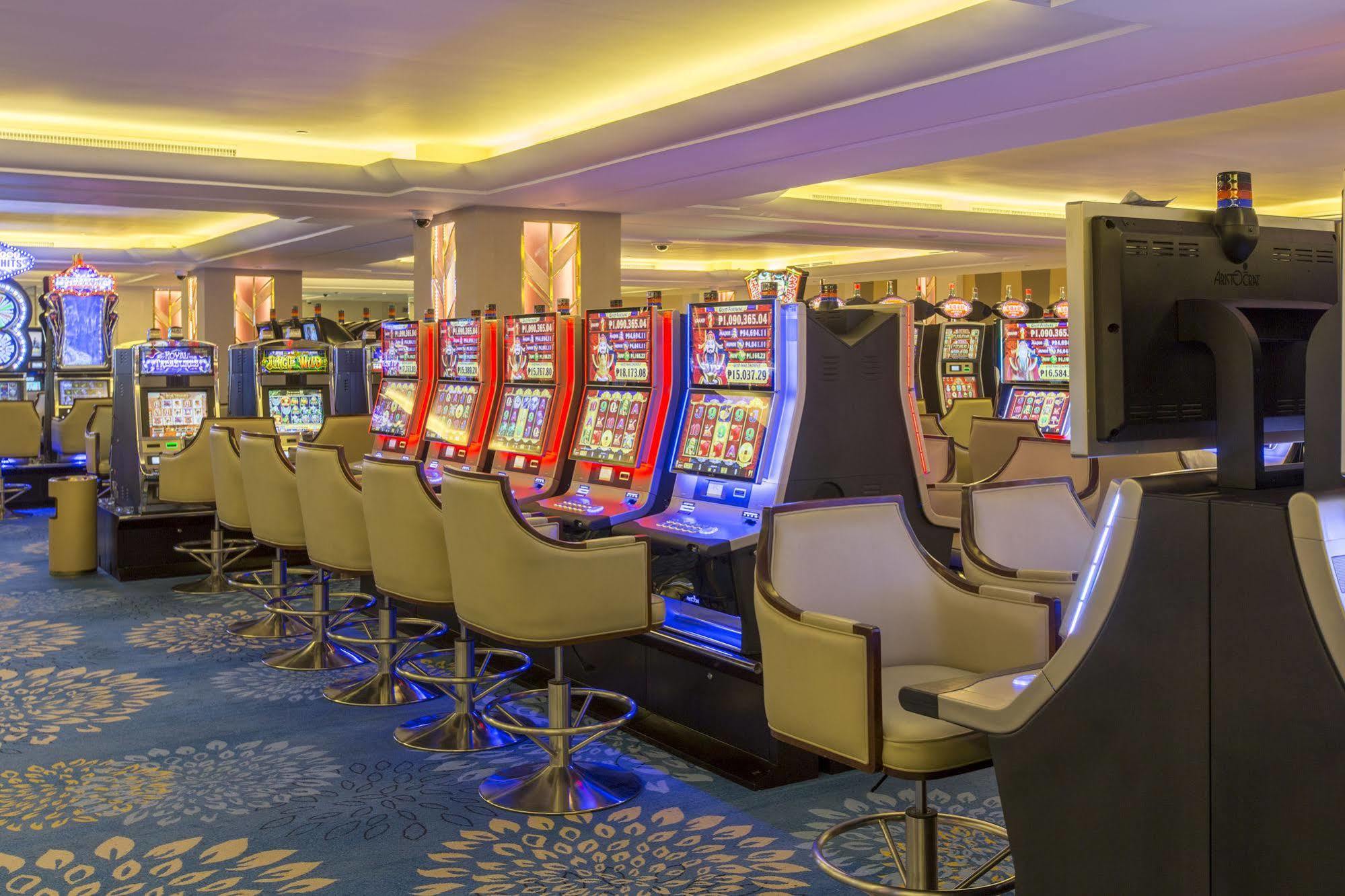 Royce Hotel & Casino Clark Field Екстер'єр фото