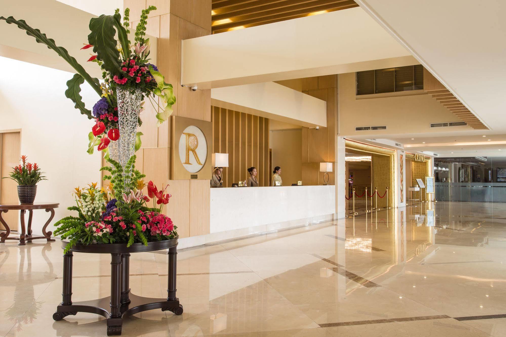 Royce Hotel & Casino Clark Field Екстер'єр фото